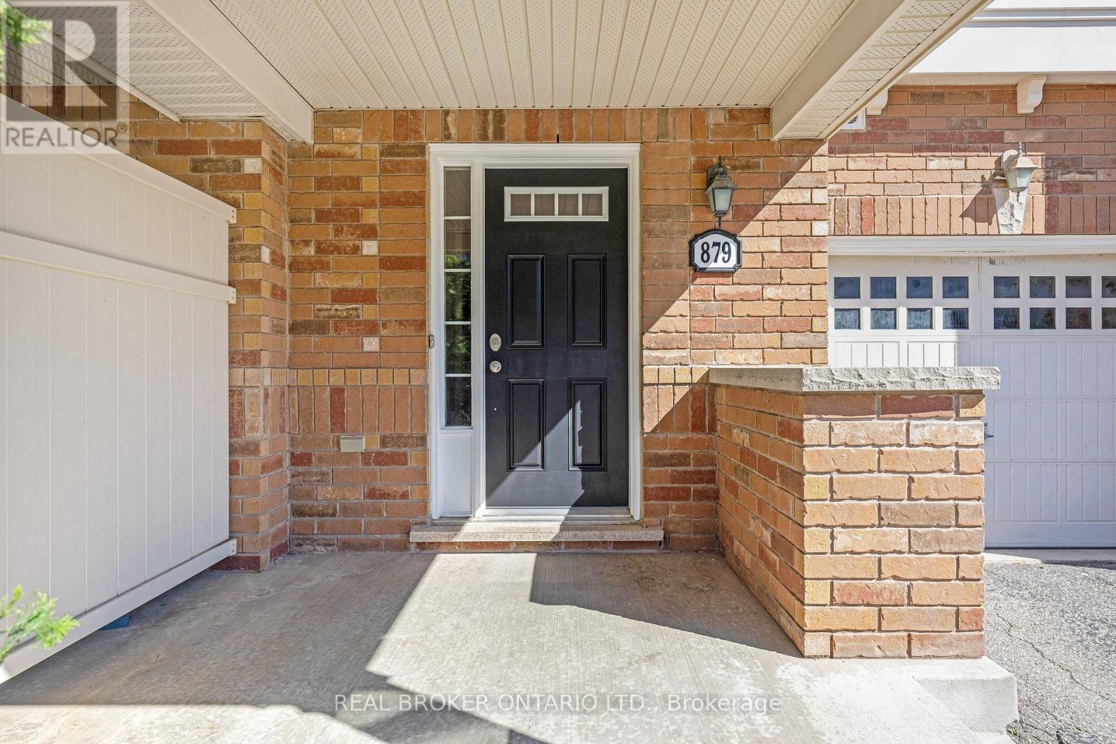 Photo 3 of 879 Willingdon Crescent, Milton ON