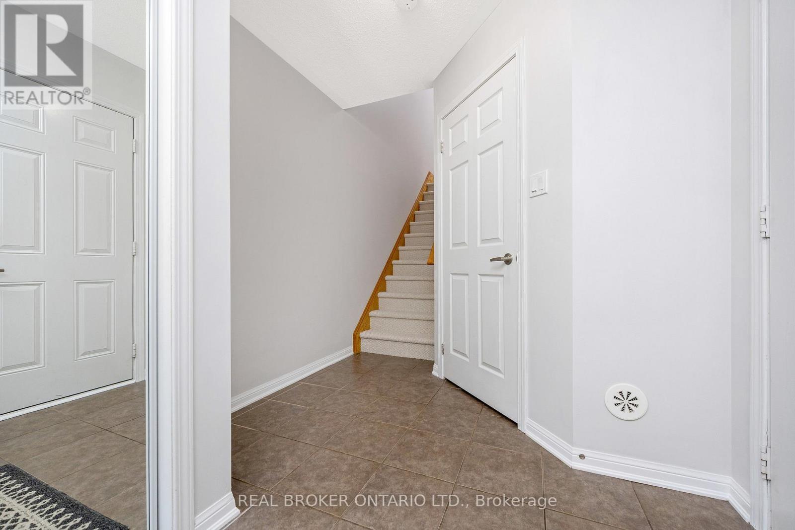 Photo 5 of 879 Willingdon Crescent, Milton ON