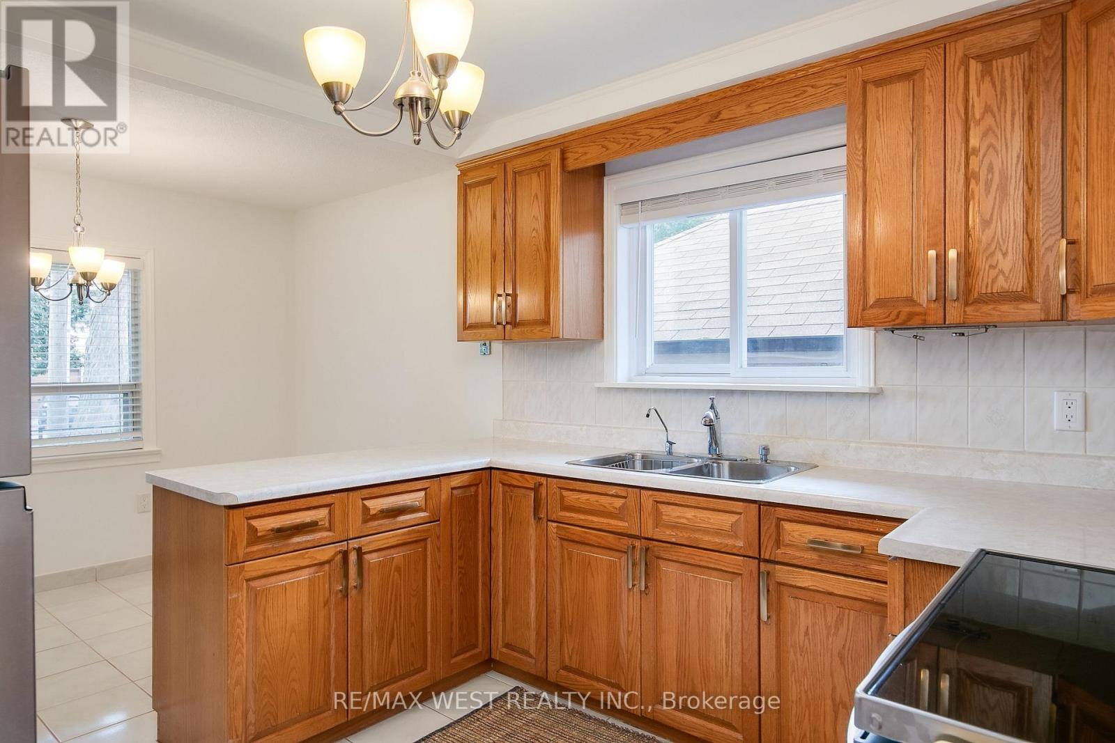 Photo 12 of 50 Larchmere Avenue, Toronto ON