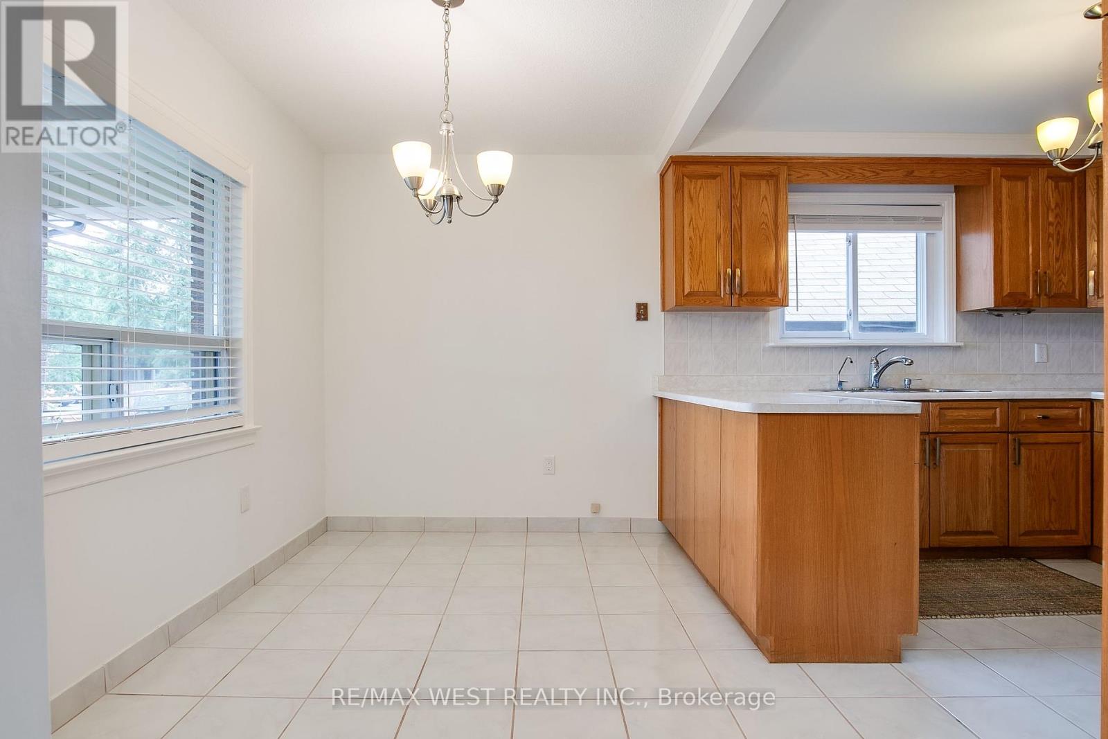 Photo 13 of 50 Larchmere Avenue, Toronto ON