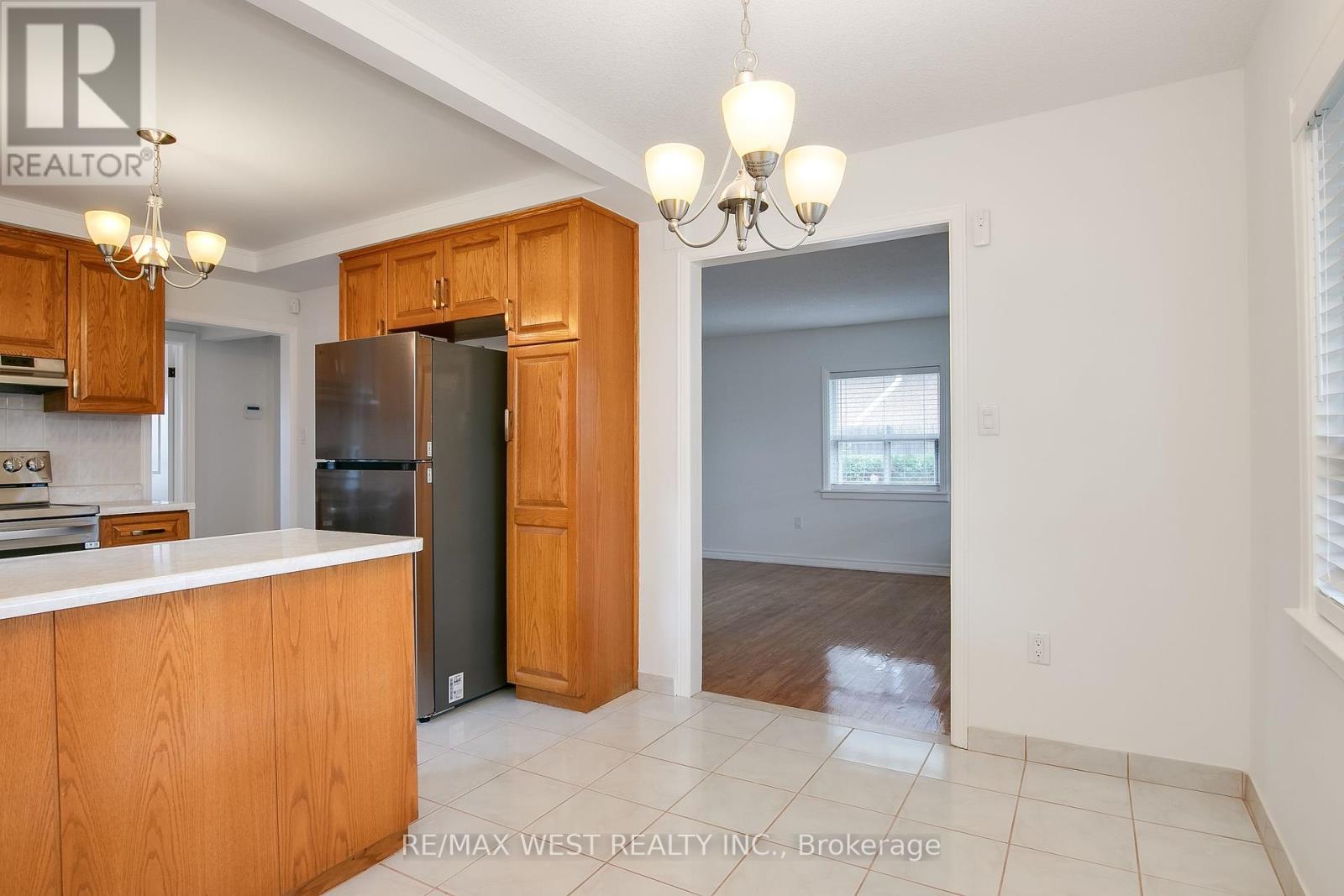 Photo 16 of 50 Larchmere Avenue, Toronto ON