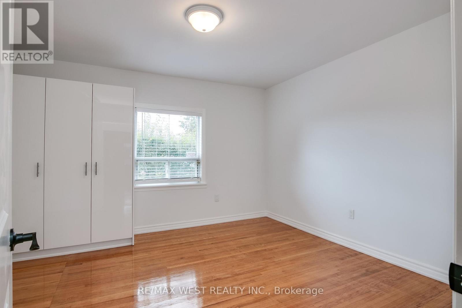 Photo 17 of 50 Larchmere Avenue, Toronto ON