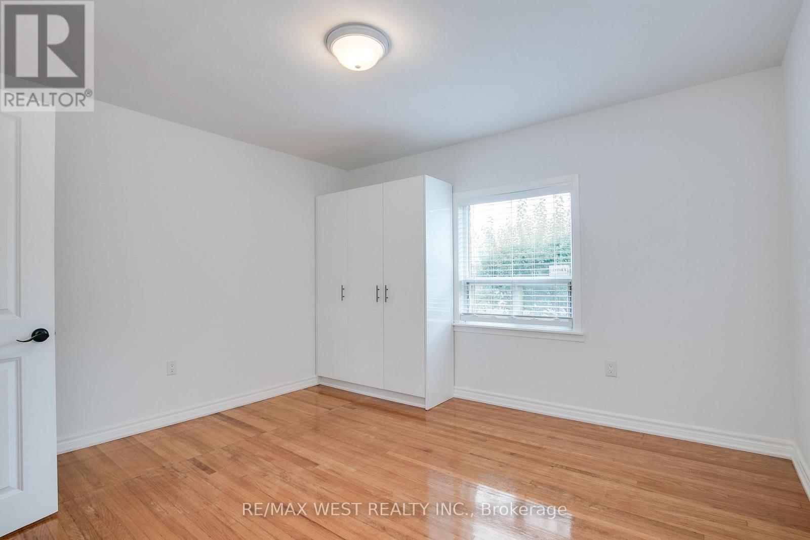 Photo 19 of 50 Larchmere Avenue, Toronto ON