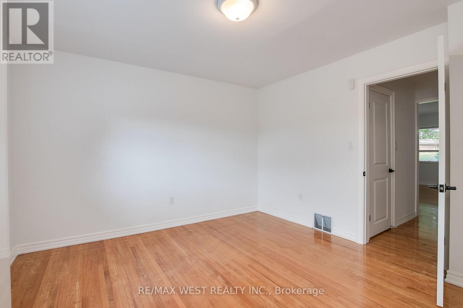 Photo 20 of 50 Larchmere Avenue, Toronto ON