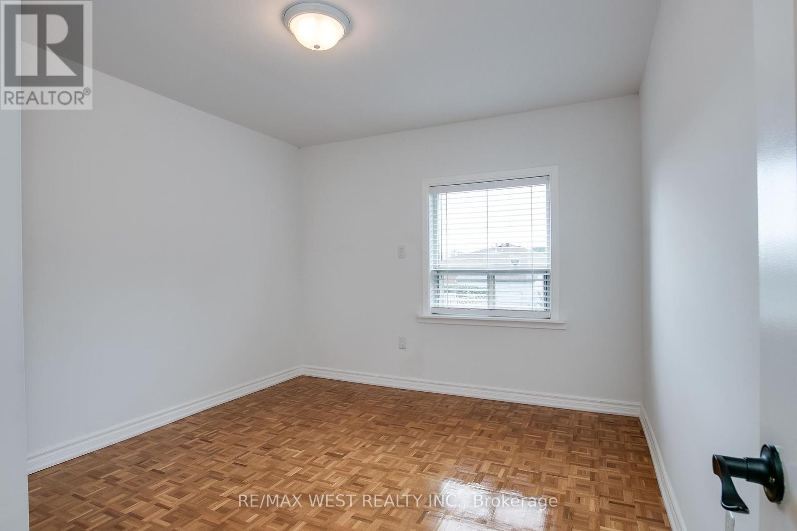 Photo 21 of 50 Larchmere Avenue, Toronto ON