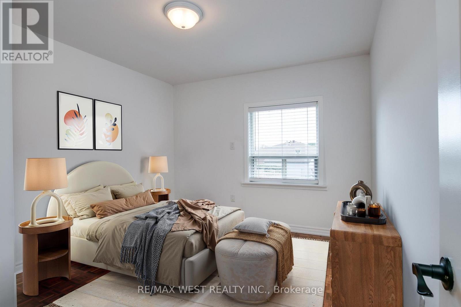 Photo 22 of 50 Larchmere Avenue, Toronto ON