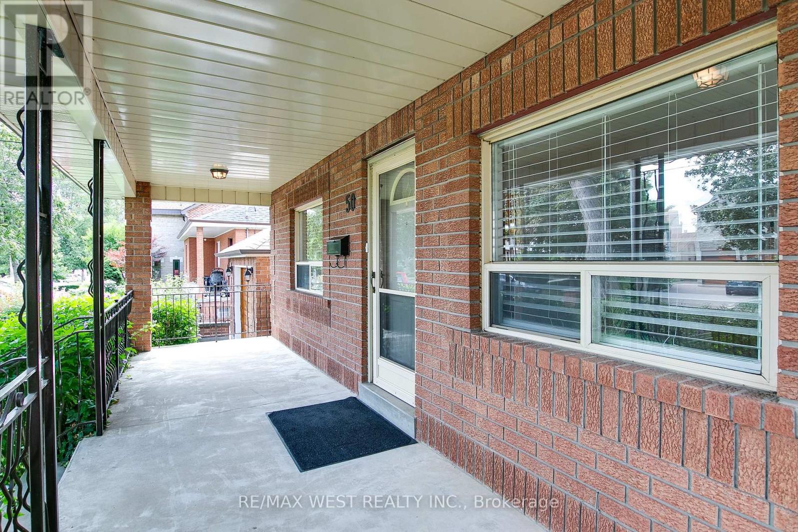 Photo 3 of 50 Larchmere Avenue, Toronto ON