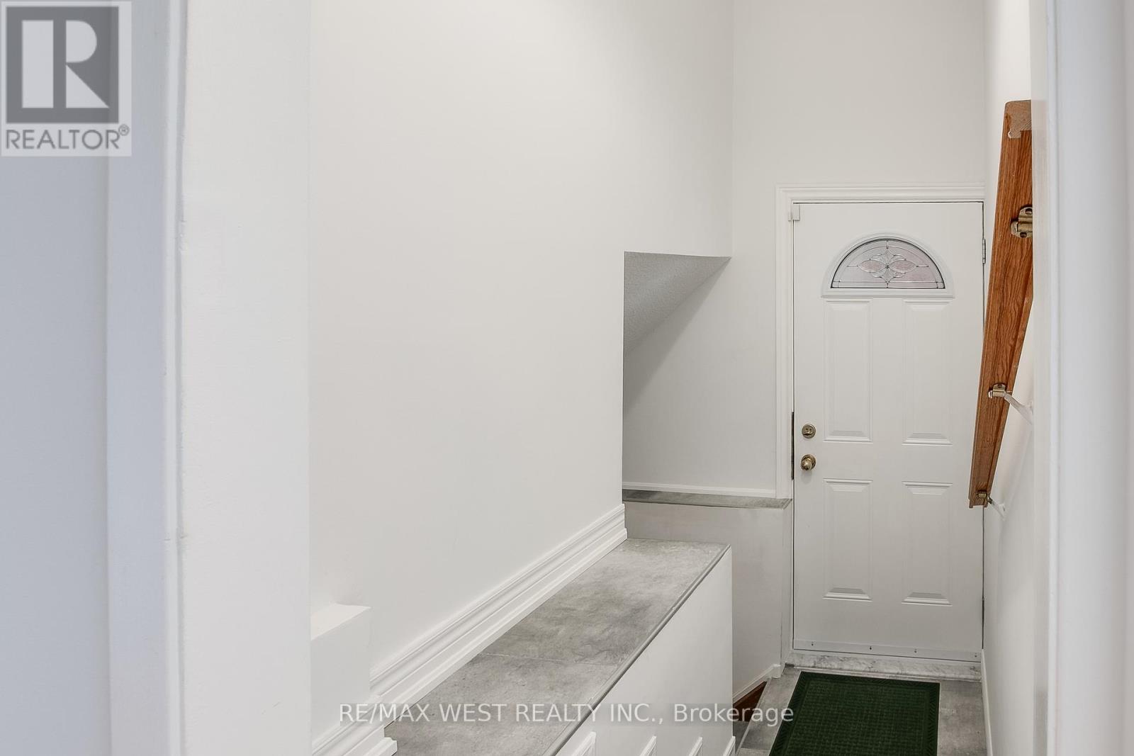 Photo 34 of 50 Larchmere Avenue, Toronto ON