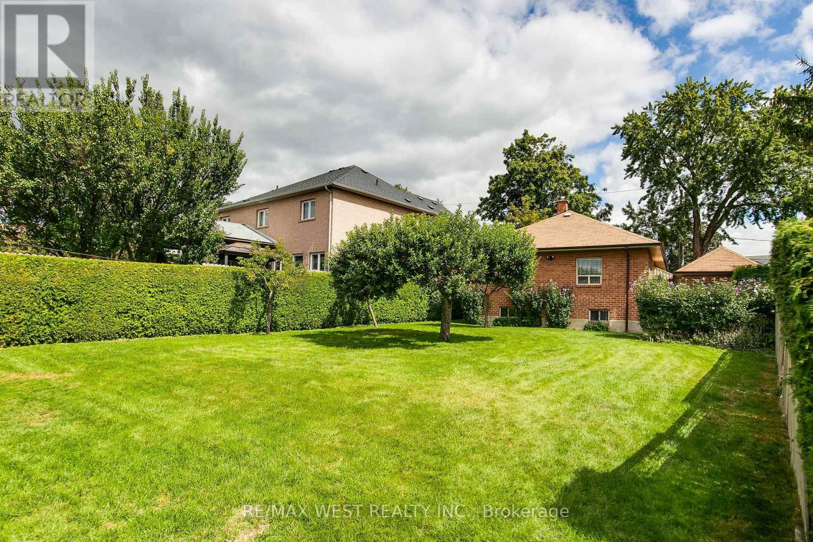 Photo 36 of 50 Larchmere Avenue, Toronto ON