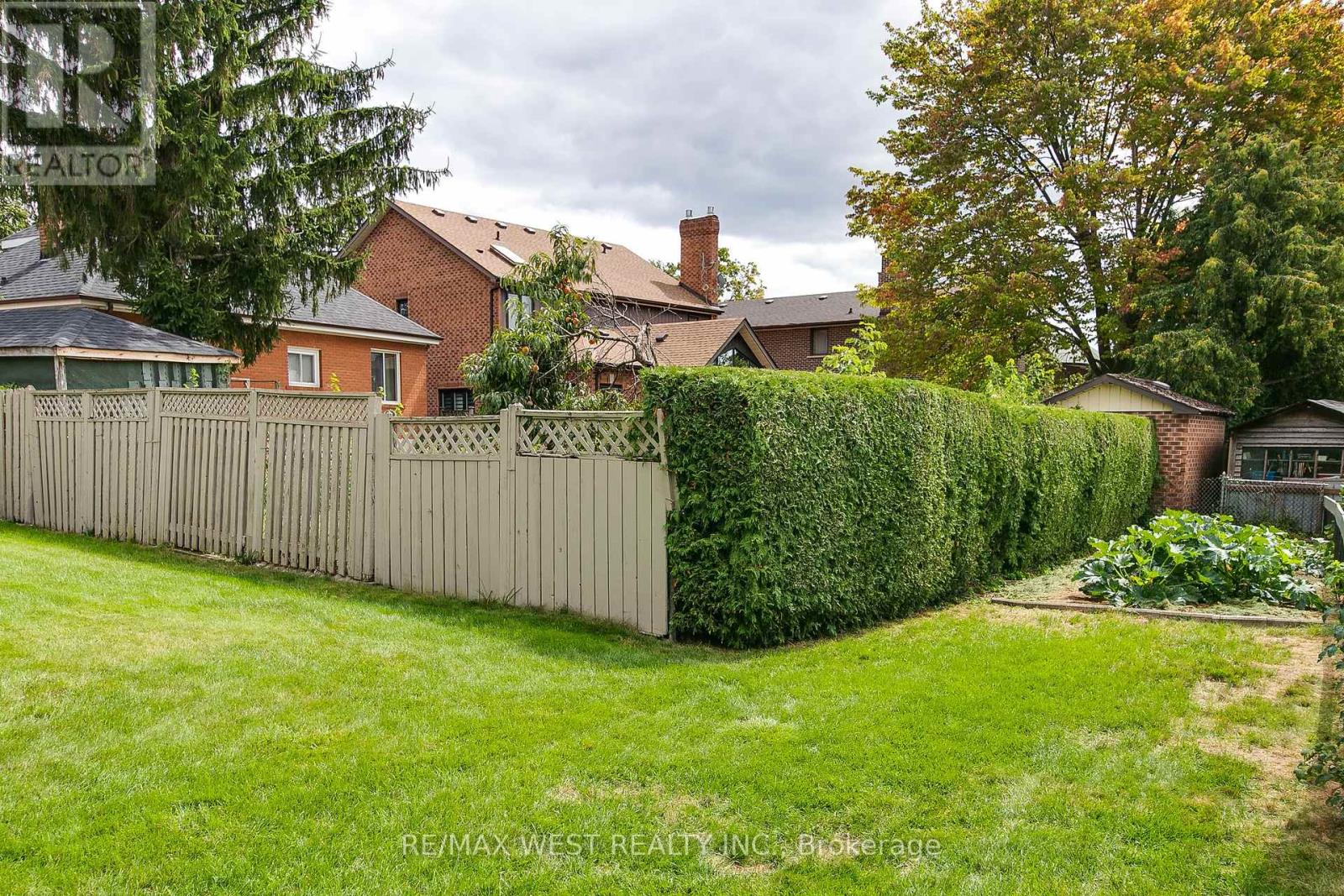 Photo 38 of 50 Larchmere Avenue, Toronto ON