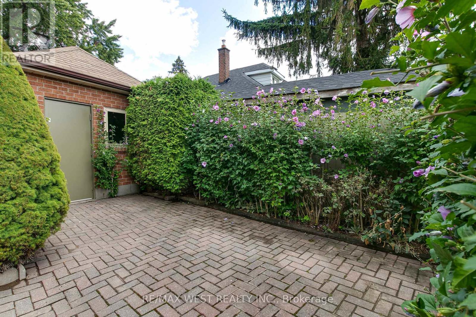 Photo 39 of 50 Larchmere Avenue, Toronto ON