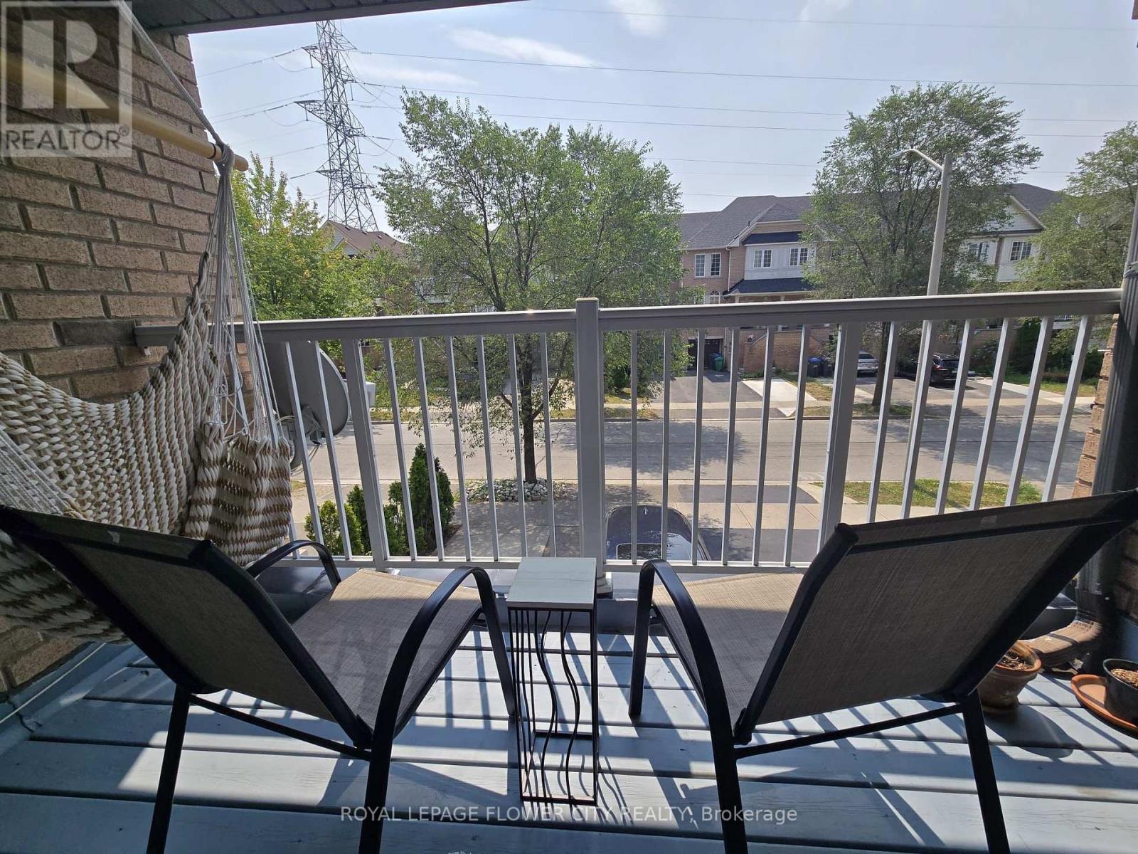 Photo 17 of 61 Pefeerlaw Circle, Brampton ON