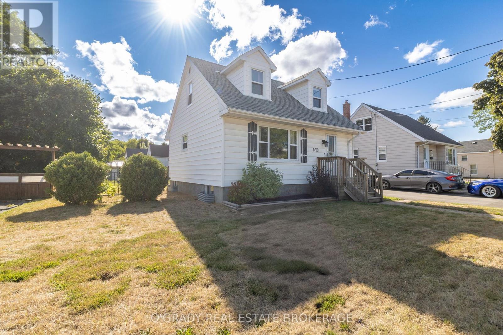 Photo 3 of 573 Edward Street, Prescott ON