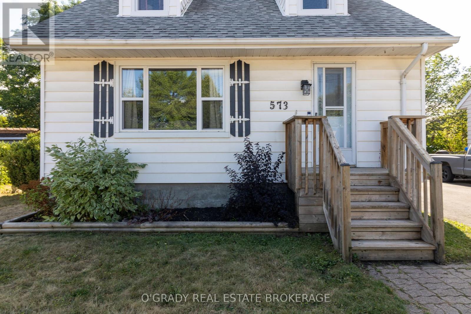 Photo 4 of 573 Edward Street, Prescott ON