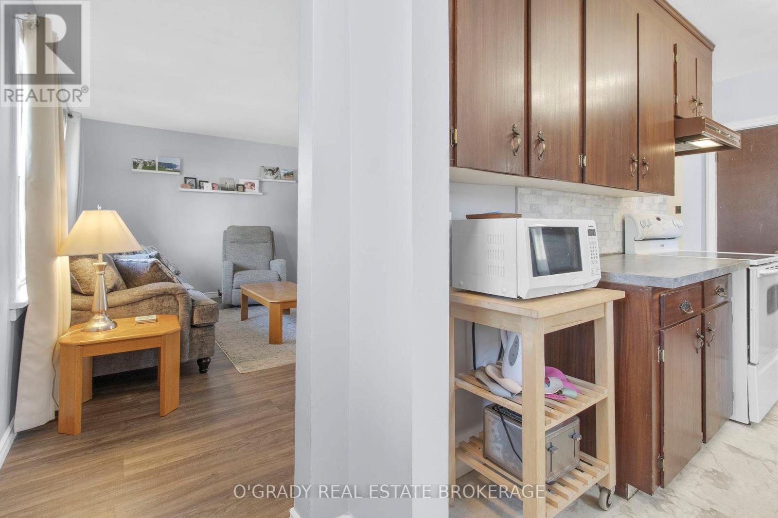 Photo 8 of 573 Edward Street, Prescott ON