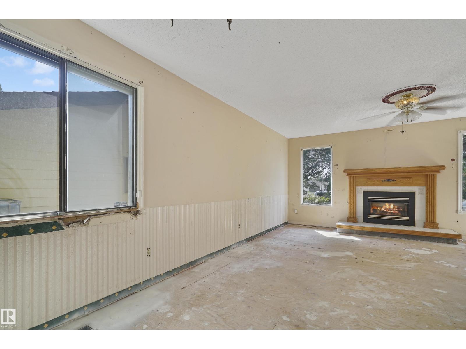 Photo 10 of 6222 11 Av Nw, Edmonton AB