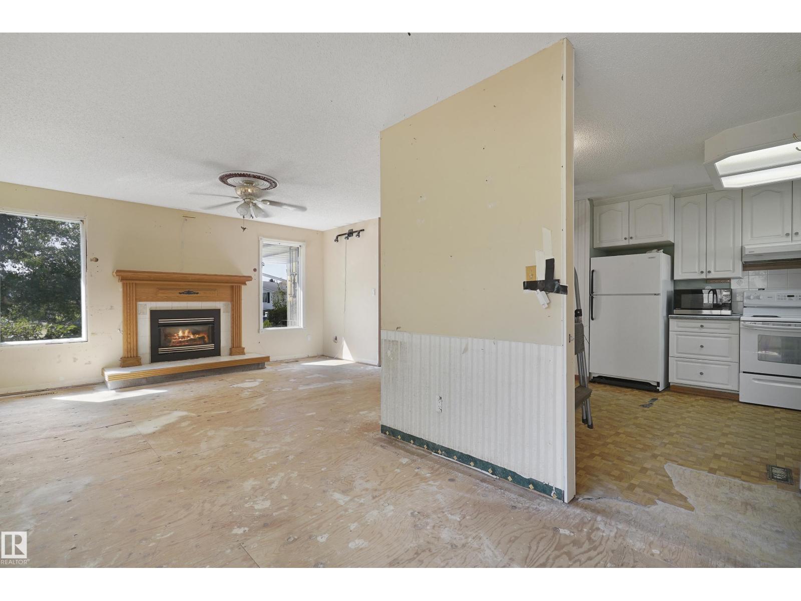 Photo 11 of 6222 11 Av Nw, Edmonton AB