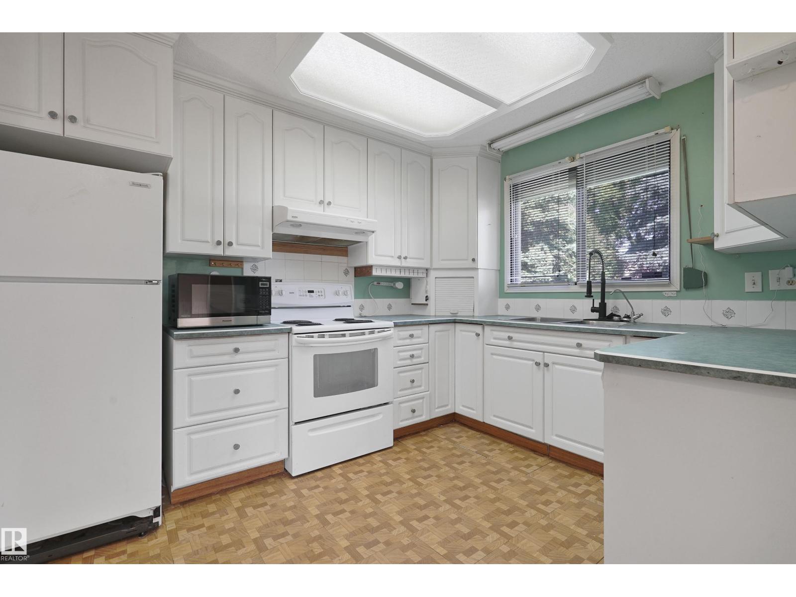 Photo 12 of 6222 11 Av Nw, Edmonton AB