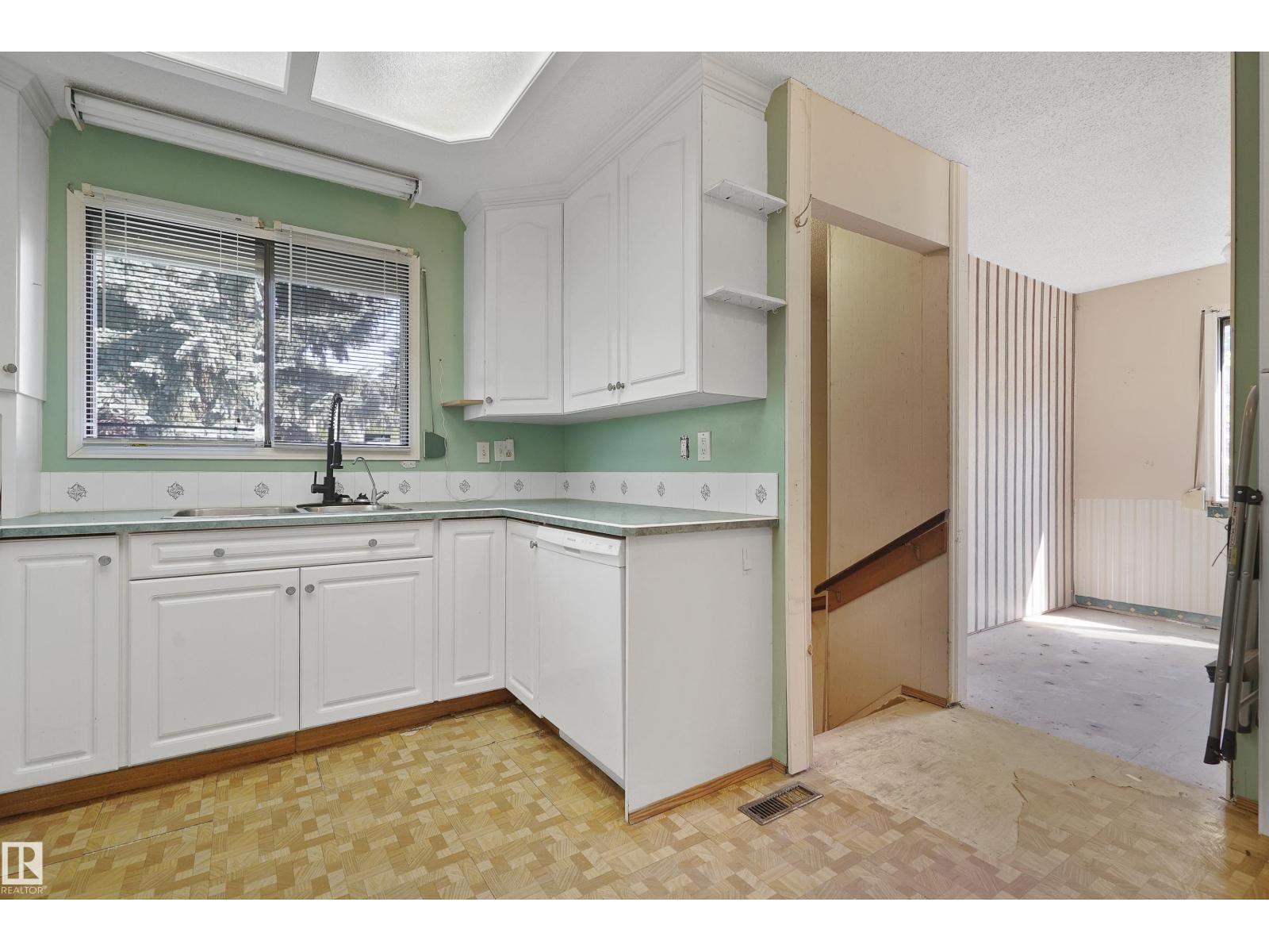 Photo 13 of 6222 11 Av Nw, Edmonton AB