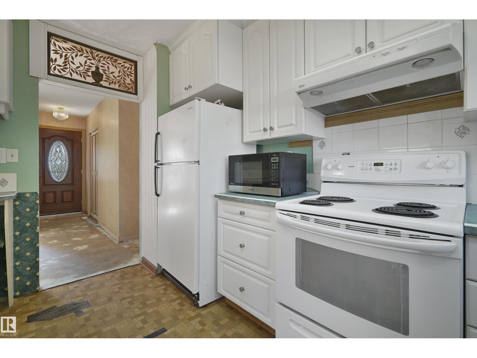 Photo 15 of 6222 11 Av Nw, Edmonton AB