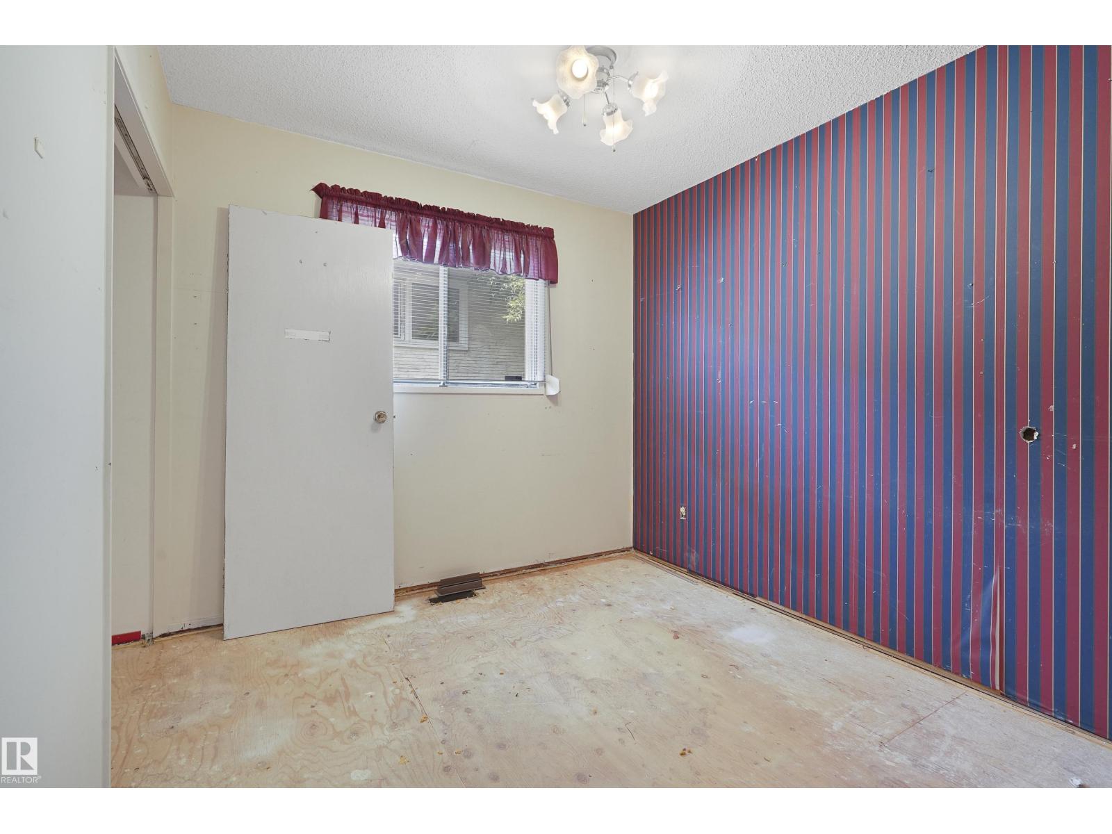 Photo 23 of 6222 11 Av Nw, Edmonton AB