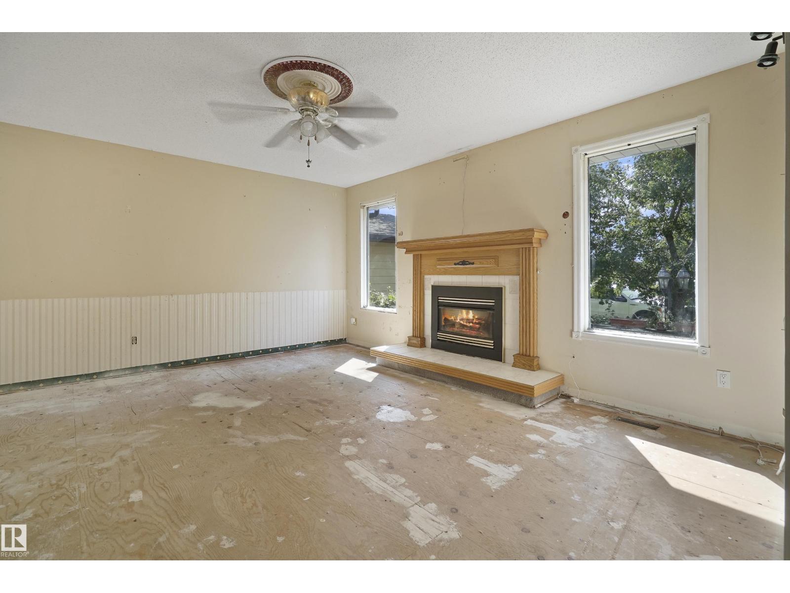 Photo 4 of 6222 11 Av Nw, Edmonton AB