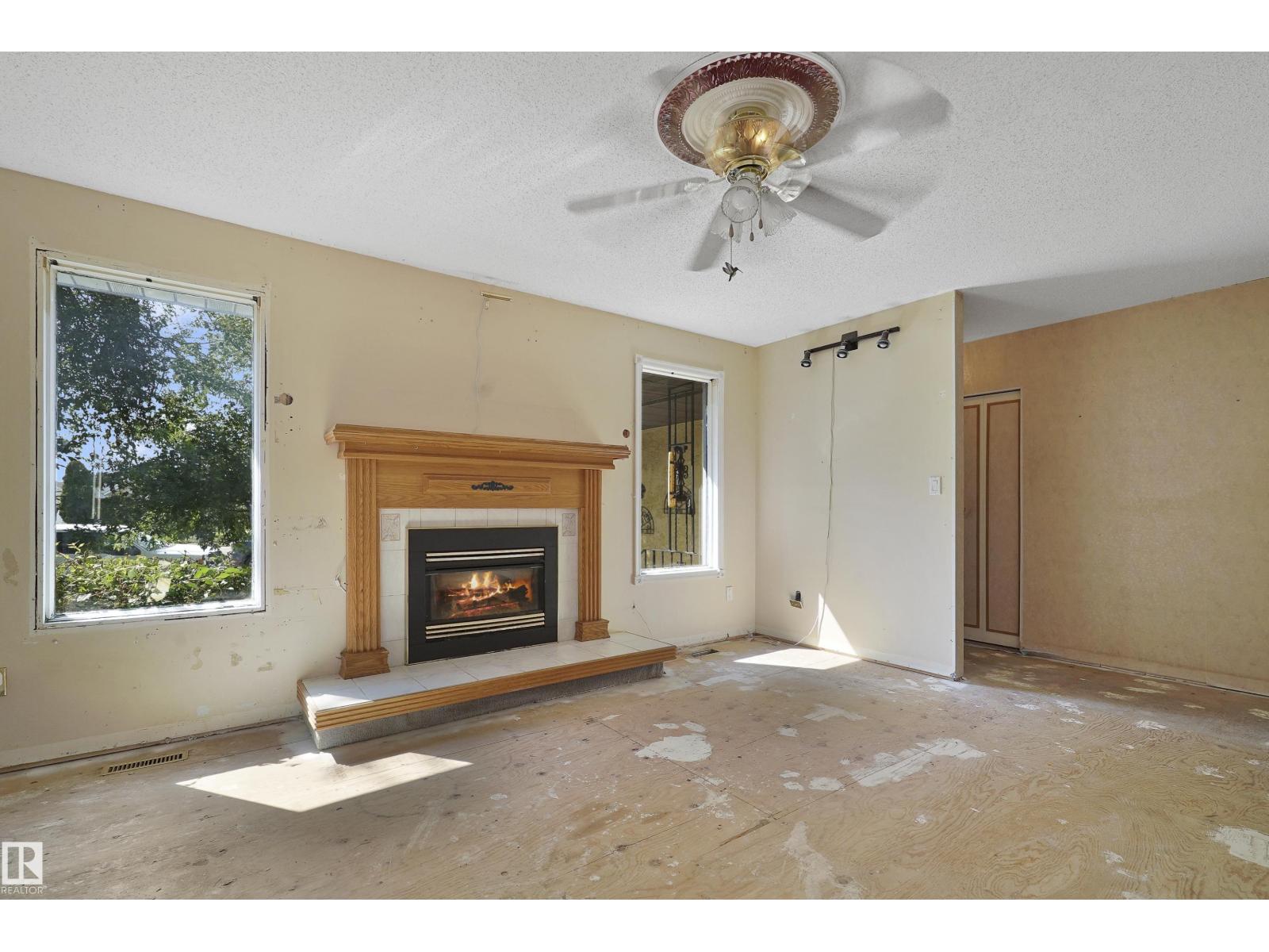 Photo 7 of 6222 11 Av Nw, Edmonton AB