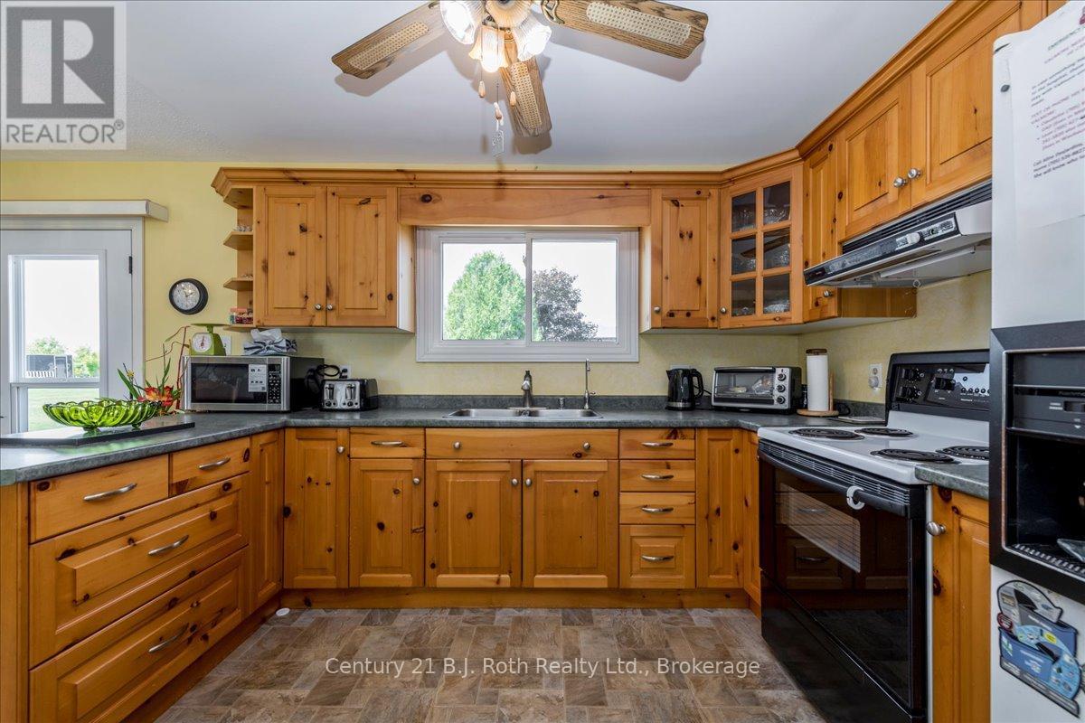 Photo 13 of 14 Meadows Lane, Tiny ON