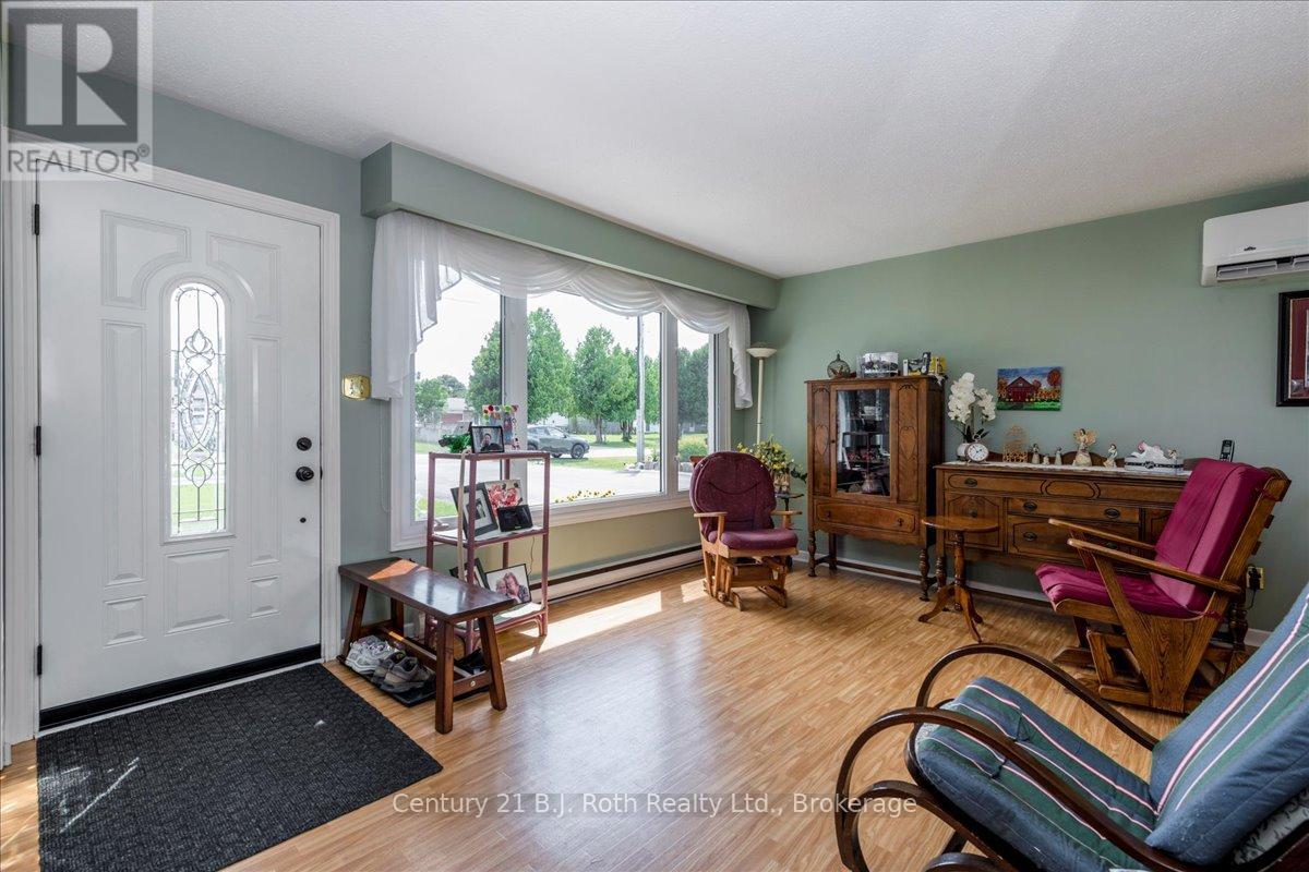 Photo 11 of 14 Meadows Lane, Tiny ON