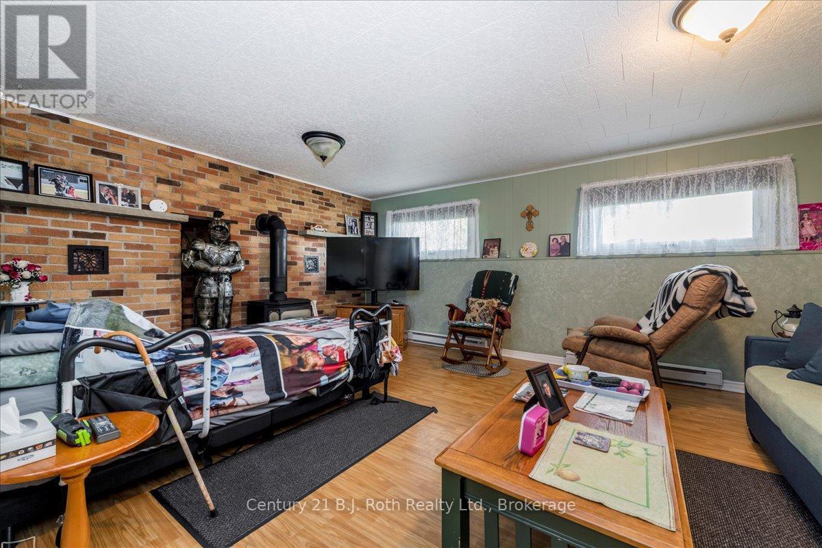 Photo 24 of 14 Meadows Lane, Tiny ON