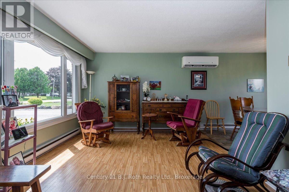 Photo 16 of 14 Meadows Lane, Tiny ON