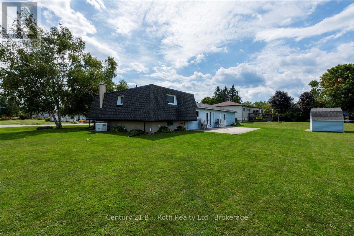 Photo 9 of 14 Meadows Lane, Tiny ON