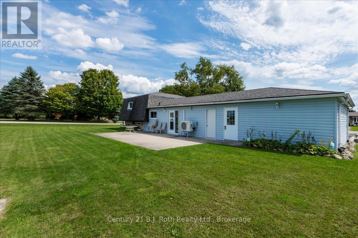 Photo 7 of 14 Meadows Lane, Tiny ON