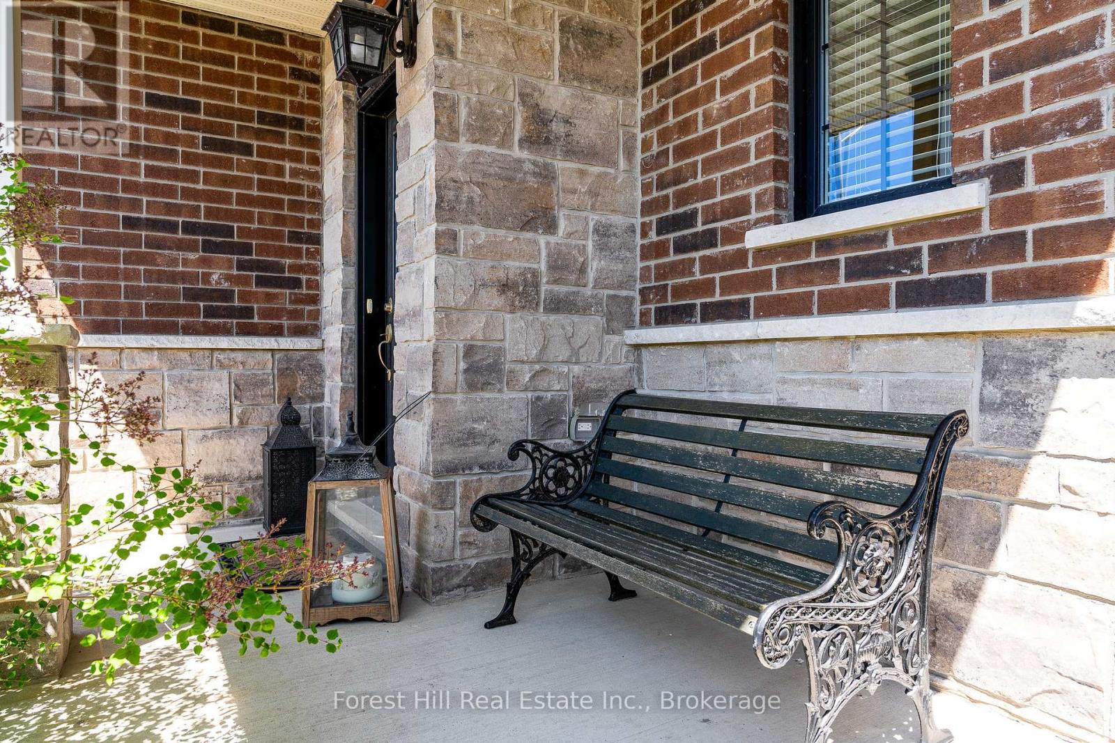 Photo 3 of 21 Marta Crescent, Barrie ON