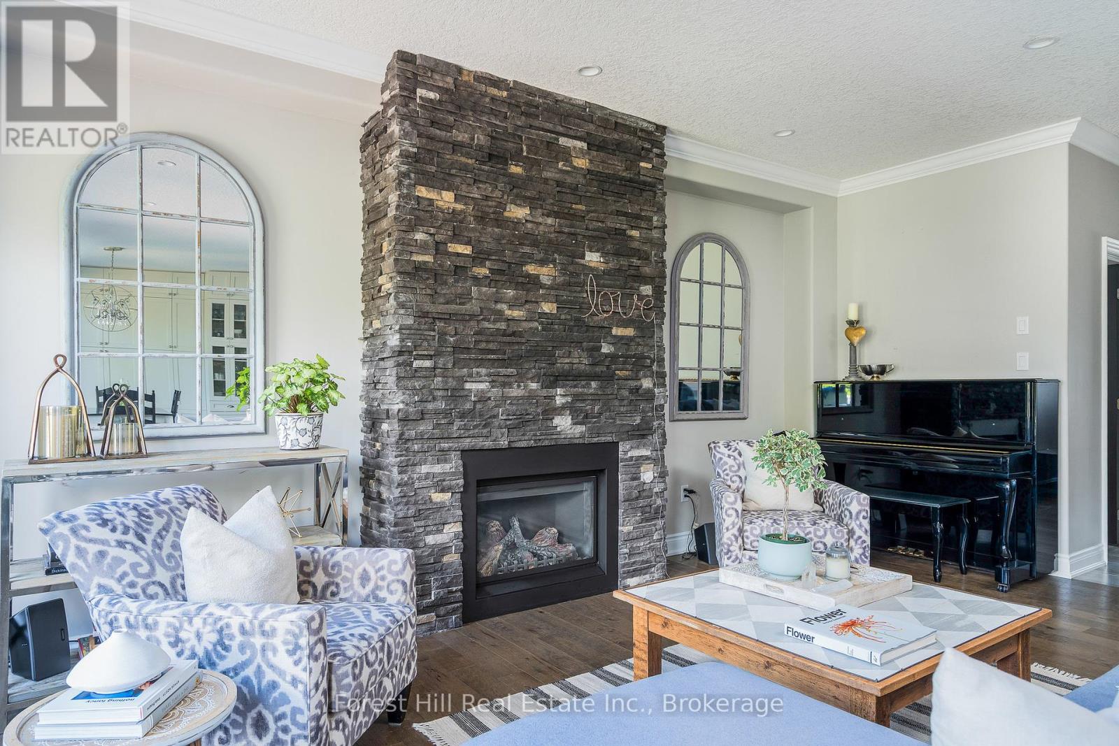 Photo 9 of 21 Marta Crescent, Barrie ON