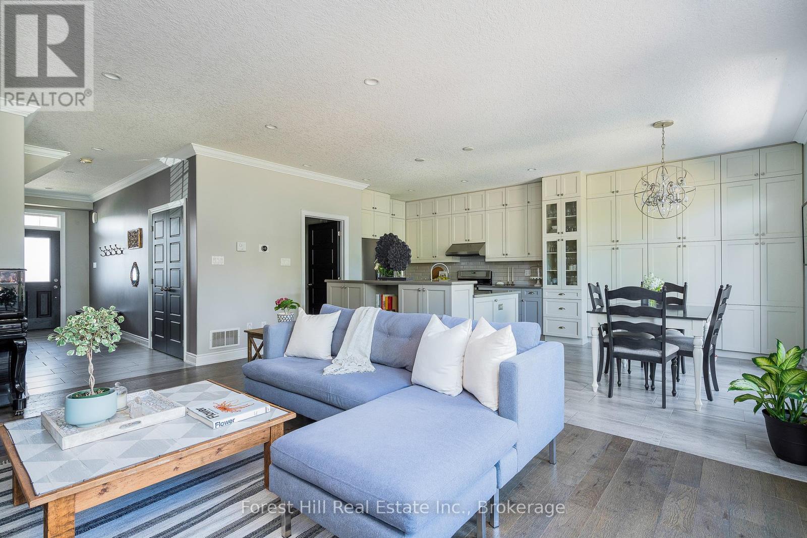 Photo 7 of 21 Marta Crescent, Barrie ON