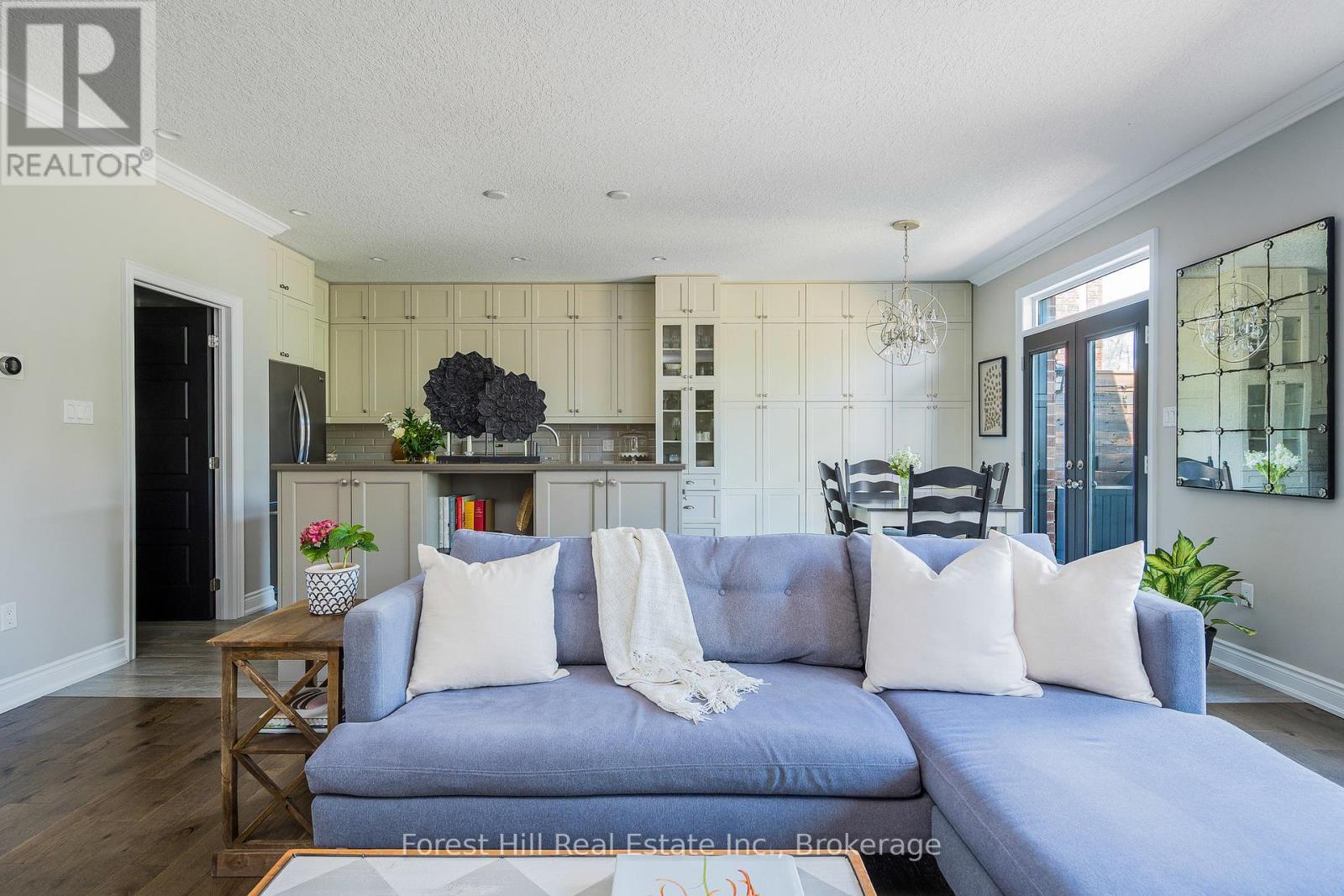Photo 6 of 21 Marta Crescent, Barrie ON