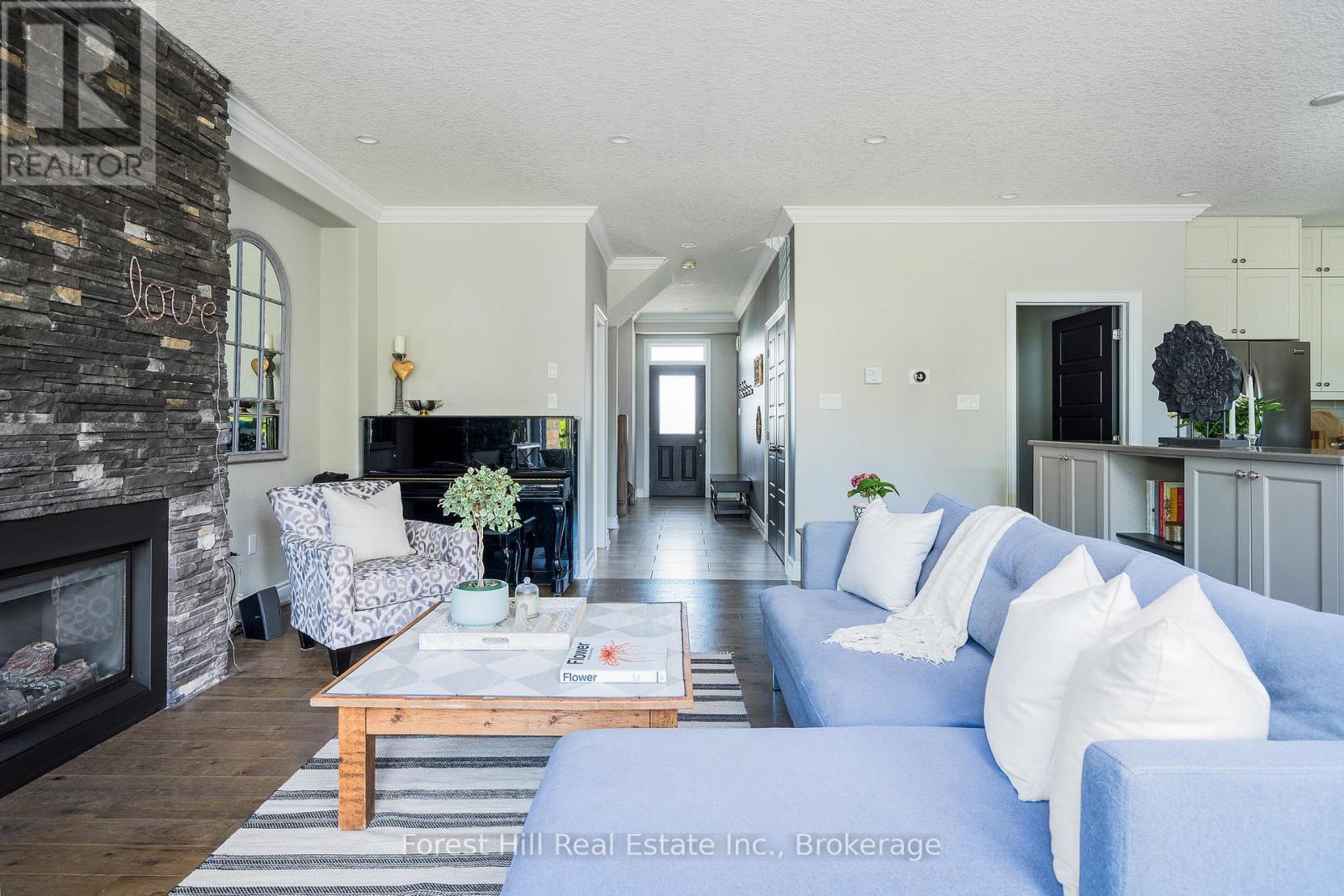 Photo 8 of 21 Marta Crescent, Barrie ON