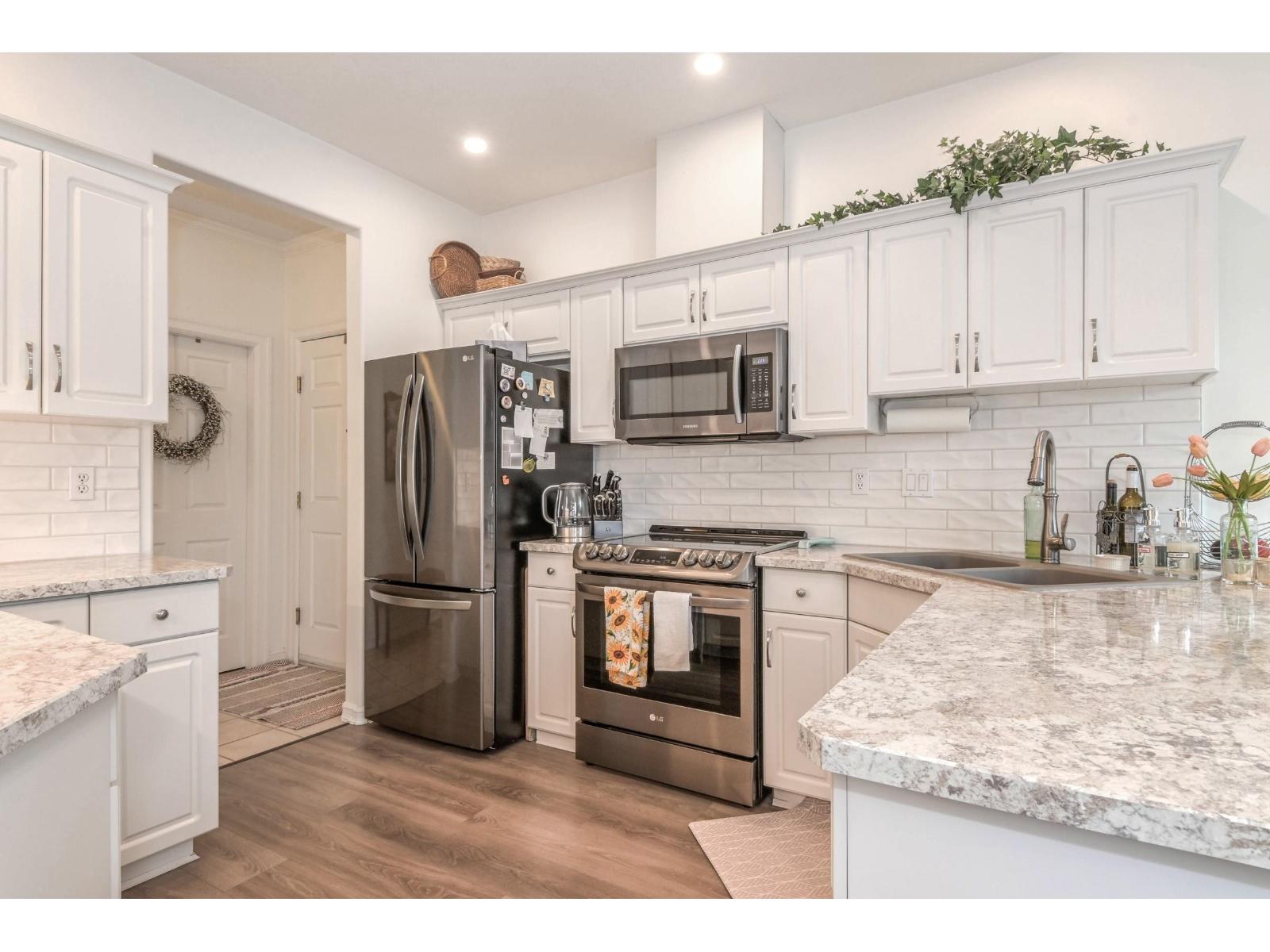 Photo 9 of 301 2772 Clearbrook Road, Abbotsford BC