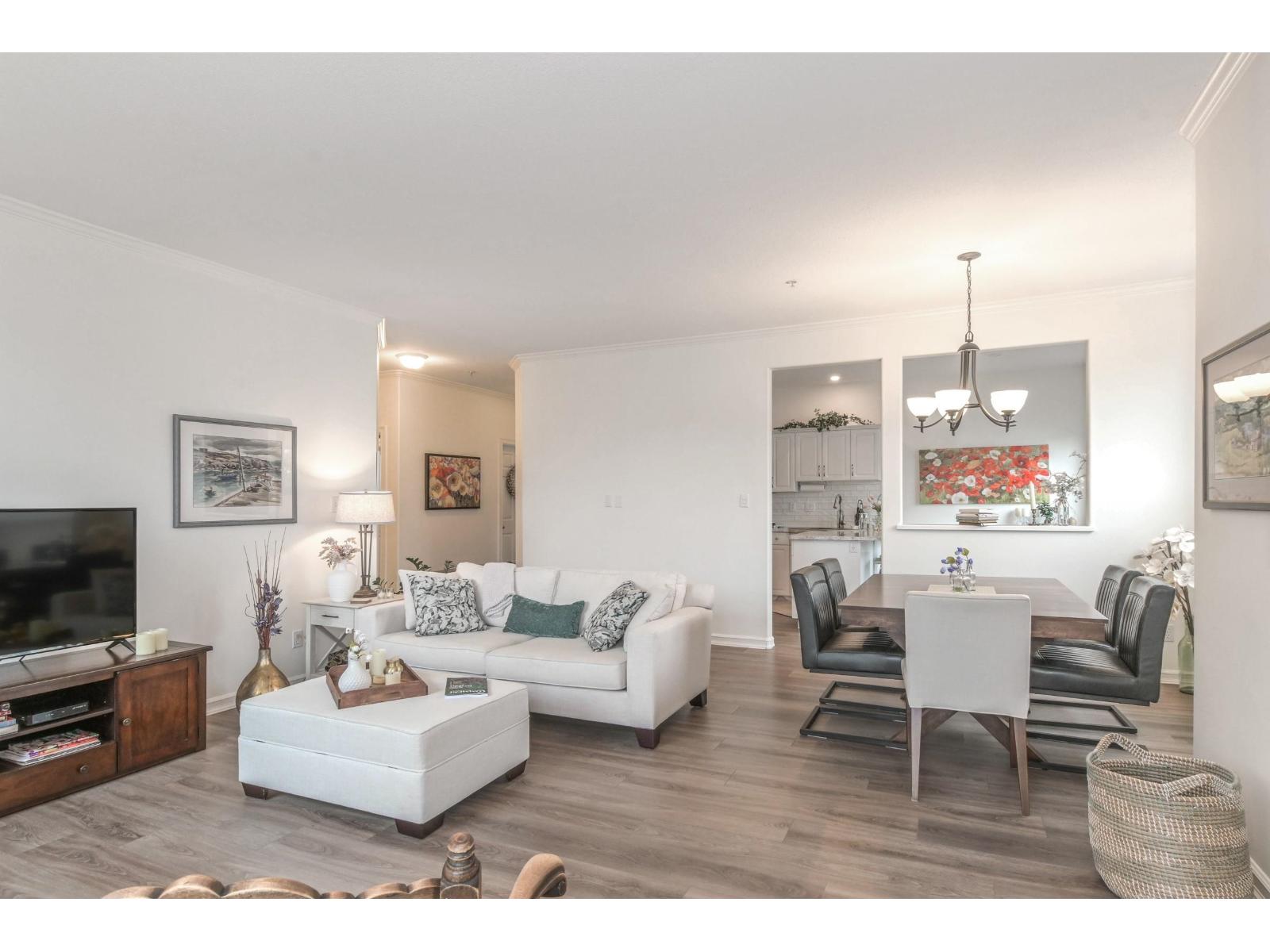 Photo 4 of 301 2772 Clearbrook Road, Abbotsford BC