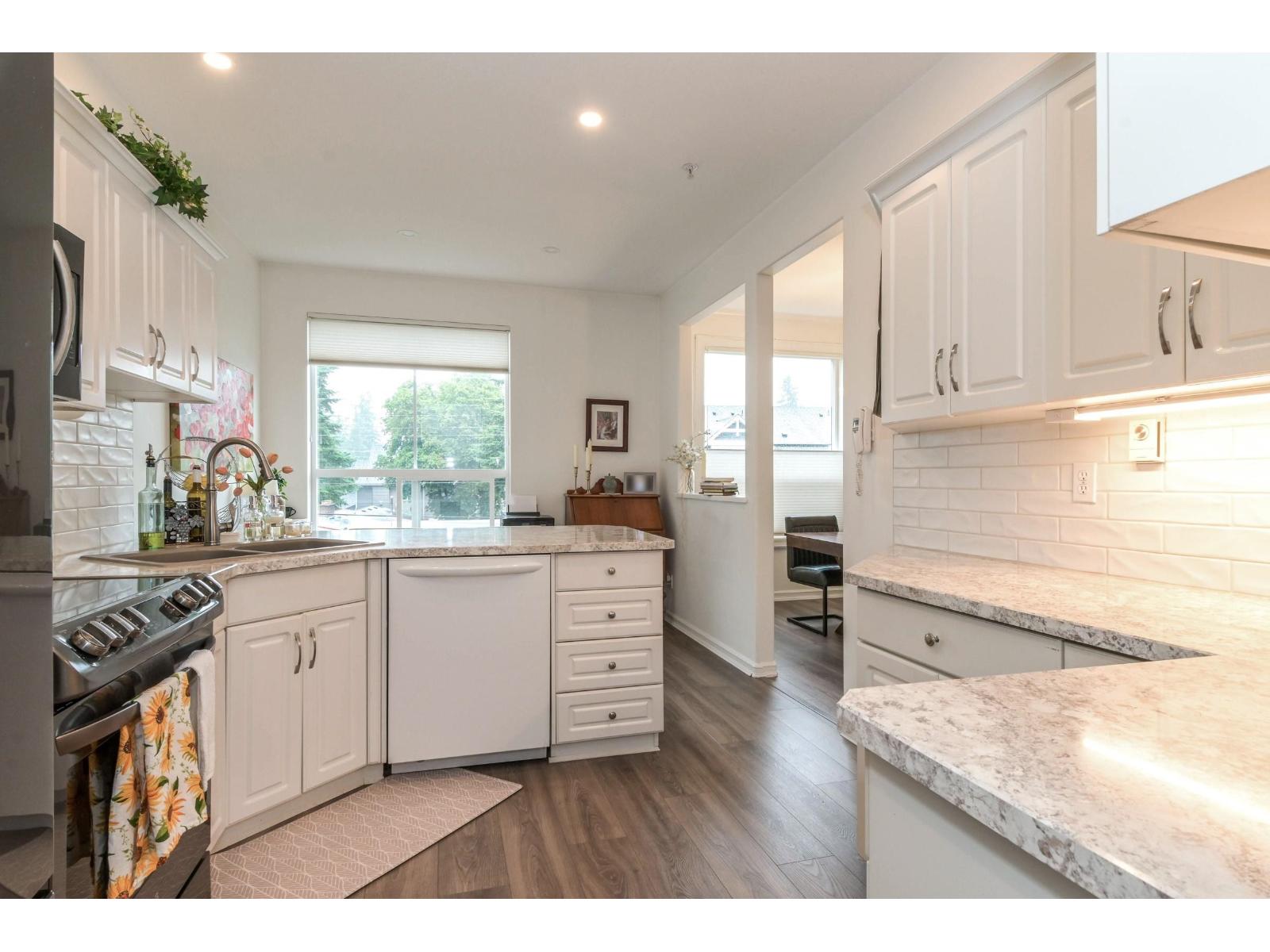 Photo 10 of 301 2772 Clearbrook Road, Abbotsford BC