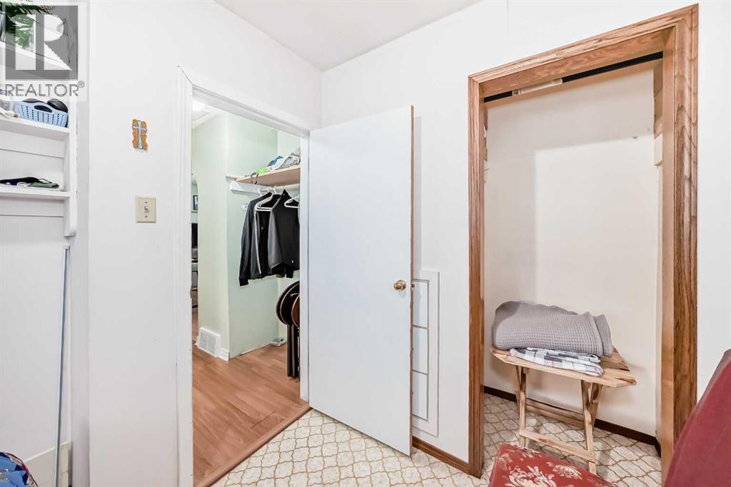Photo 30 of 8624 33 Avenue Nw, Calgary AB
