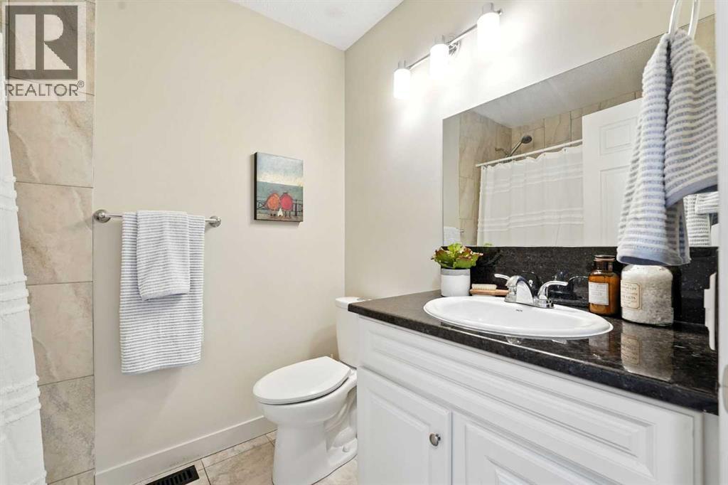 Photo 15 of 207 Pinecrest Crescent Ne, Calgary AB