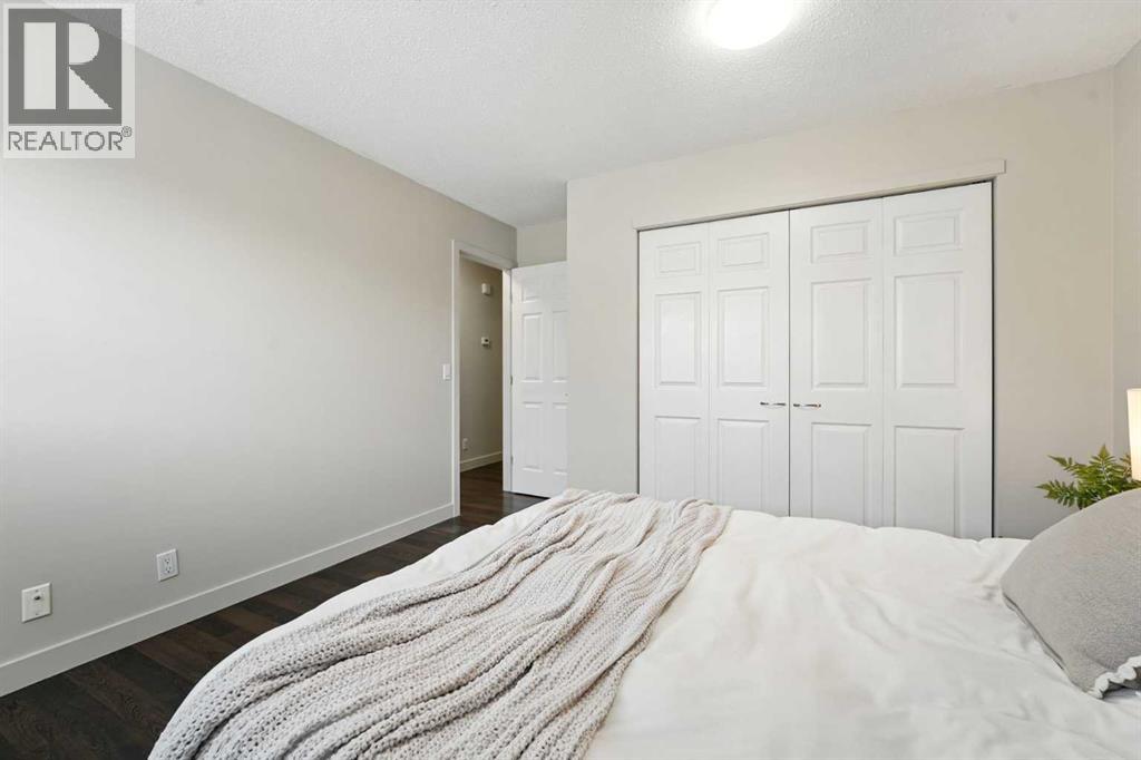 Photo 18 of 207 Pinecrest Crescent Ne, Calgary AB