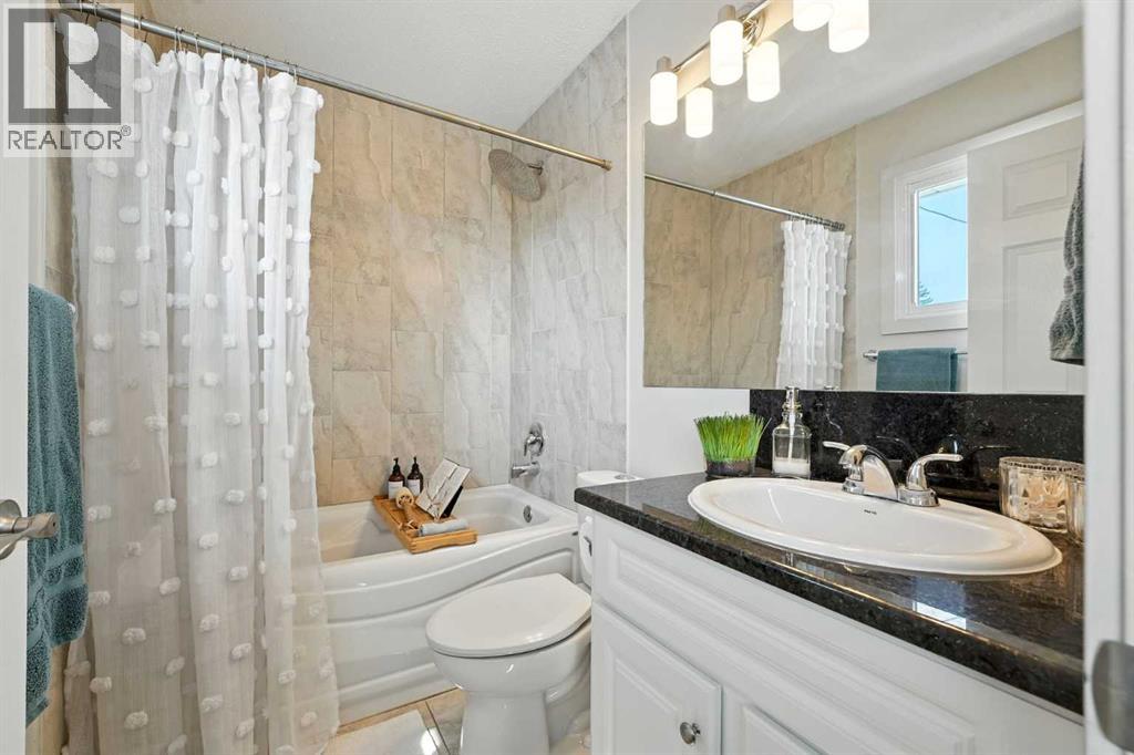 Photo 19 of 207 Pinecrest Crescent Ne, Calgary AB