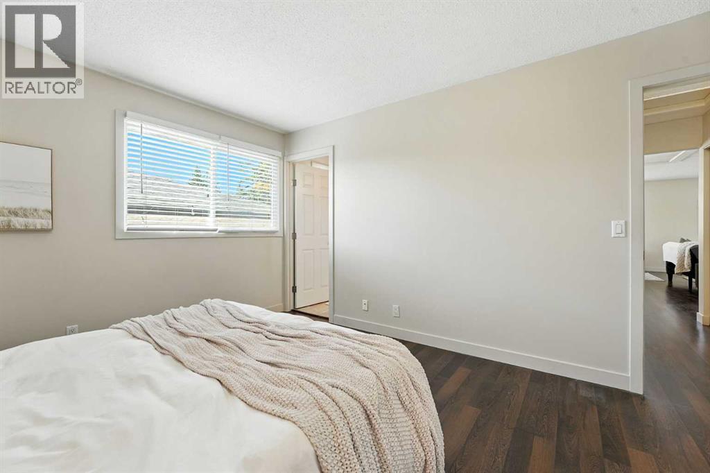 Photo 17 of 207 Pinecrest Crescent Ne, Calgary AB