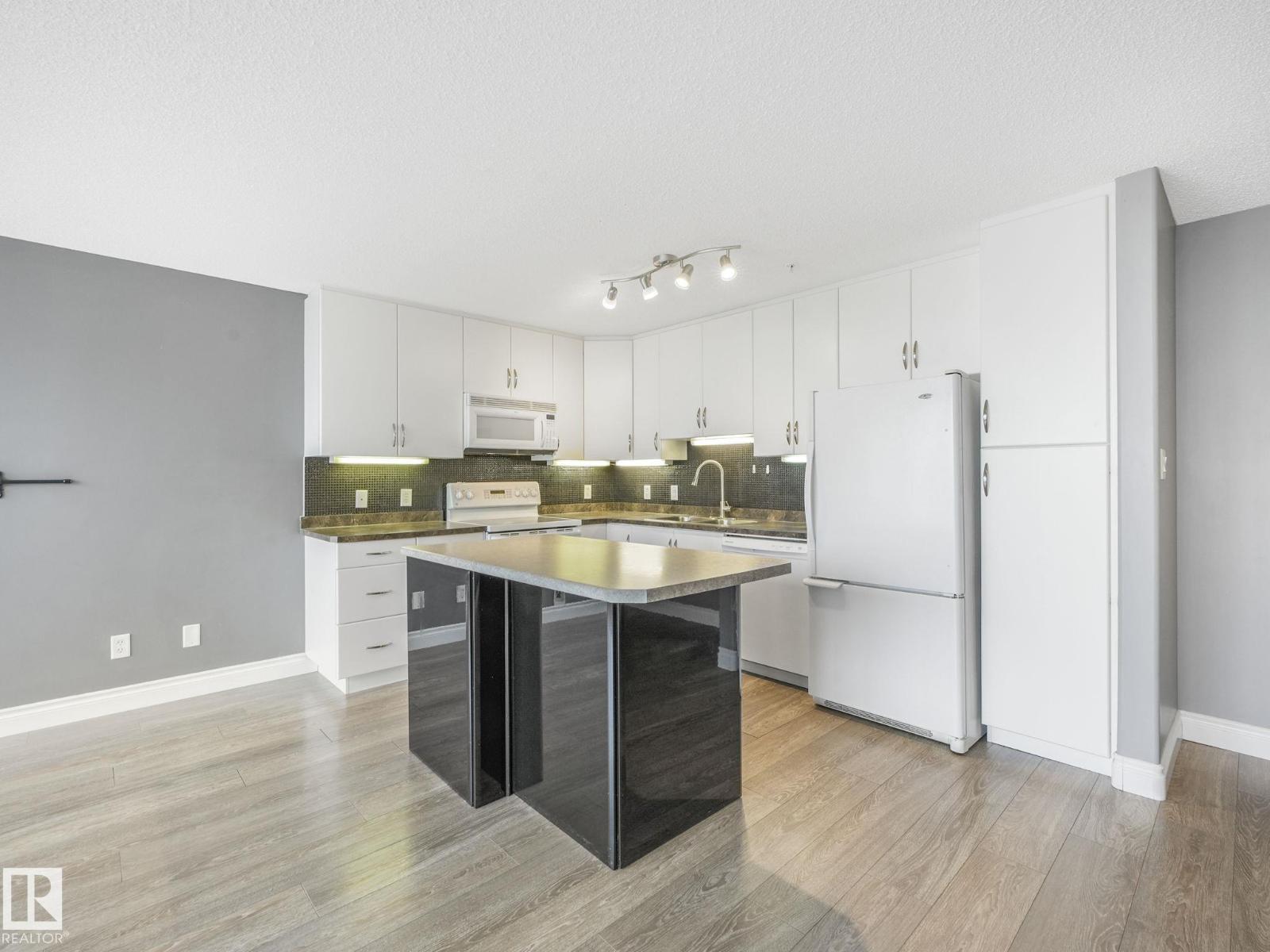 Photo 10 of 332 16035 132 St Nw, Edmonton AB