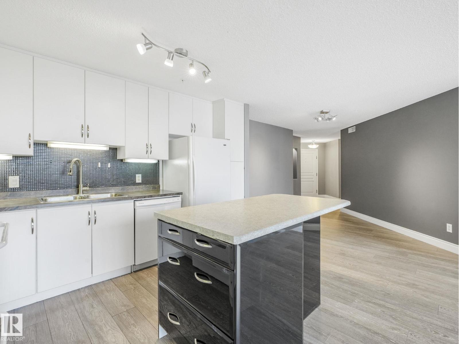 Photo 11 of 332 16035 132 St Nw, Edmonton AB