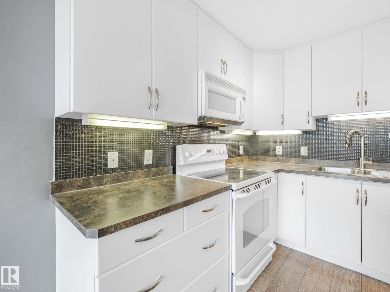 Photo 12 of 332 16035 132 St Nw, Edmonton AB