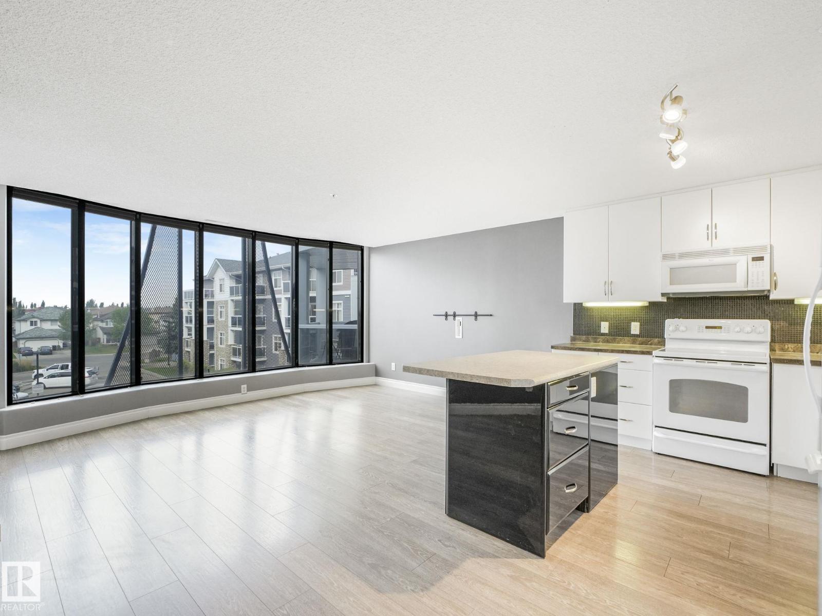 Photo 9 of 332 16035 132 St Nw, Edmonton AB
